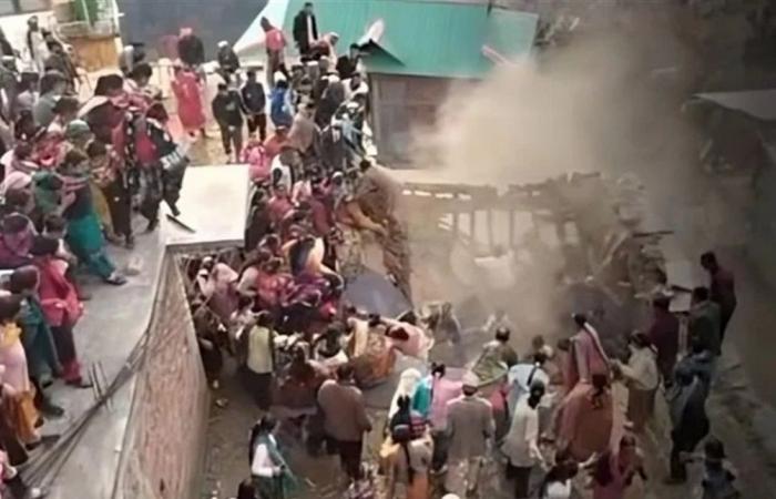 مشهد مأسوي في حفل زفاف.. السقف انهار على الحاضرين (فيديو)