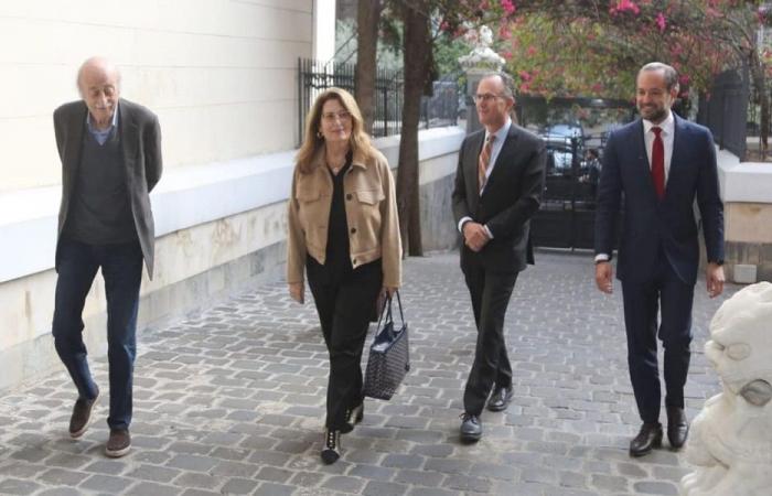 جنبلاط بحث مع وفد أميركي في الأوضاع الراهنة