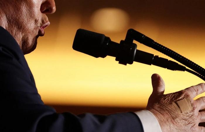 الضمادة تعود إلى الواجهة.. هل يعاني ترامب من مشكلات صحية؟