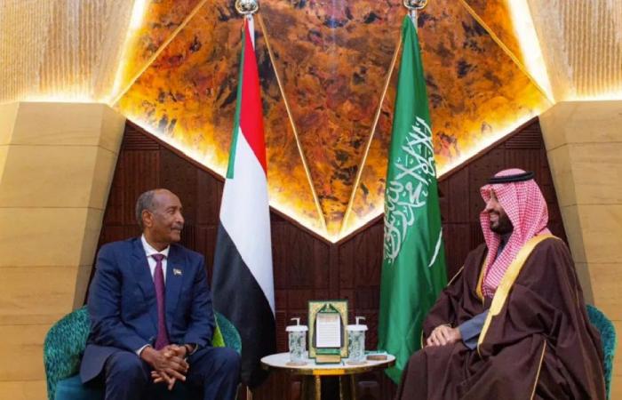 البرهان يصل الرياض لمباحثات السلام