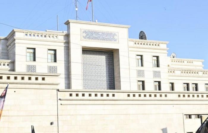 اعتماد السفير الإيراني يسلك مساره القانوني