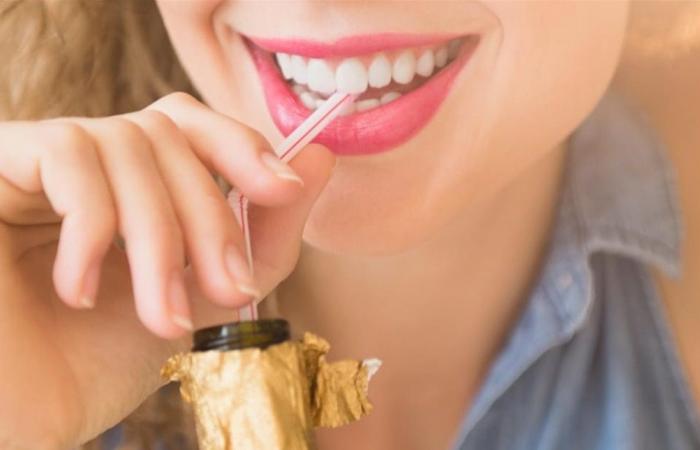 في زمن الأعياد... أطباء يحذّرون من خطر البروسيكو على الأسنان