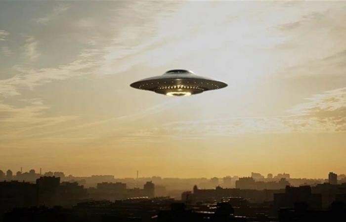 جسم غامض يقترب من الأجواء الأمريكية.. وتسجيل صوتي يوثق الحادثة
