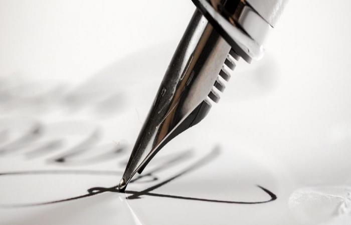 توقيع مراسيم ترقية ضباط في كافة الأجهزة الأمنية