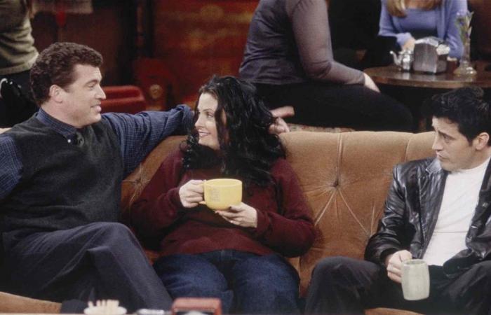 بعد صراع طويل مع مرض السرطان... الموت يُغيّب بطل مسلسل "Friends" الشهير