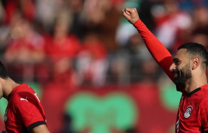 صلاح ينفي الحديث مع مدرب جنوب أفريقيا بعد الفوز على الفراعنة