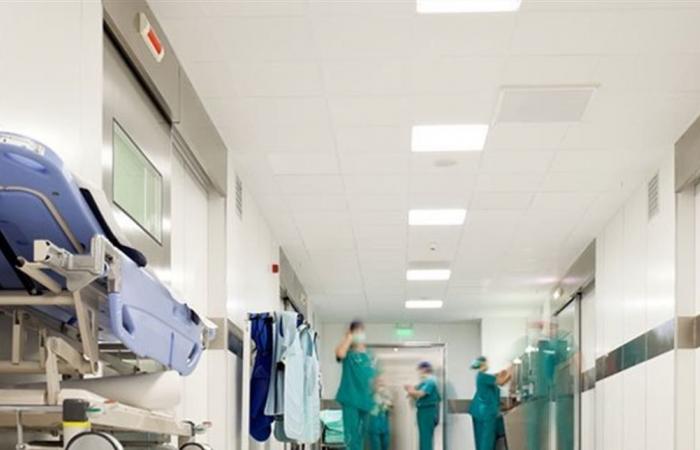 يُعاني من مشكلات في القلب.. نقل فنان شهير إلى المستشفى إثر وعكة صحية مفاجئة (صورة)