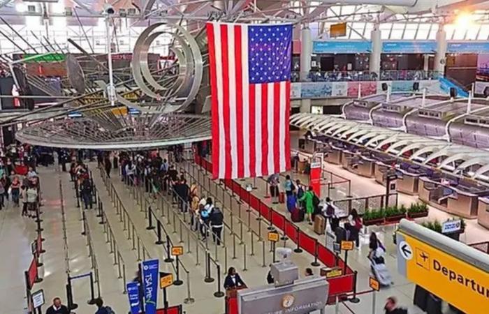 الغاء ألف رحلة طيران في عطلة عيد الميلاد.. والسبب عاصفة ثلجية