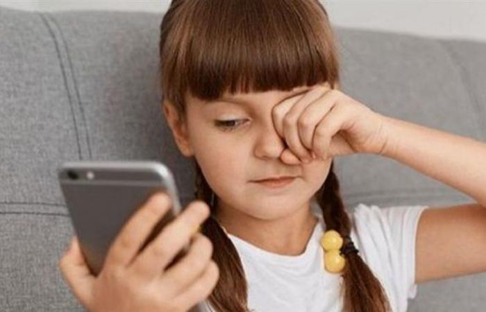 تأثير الشاشات على صحة النظر لدى الأطفال