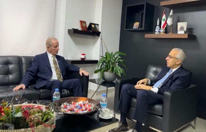  قانون الفجوة المالية بين البساط والسفير الأميركي