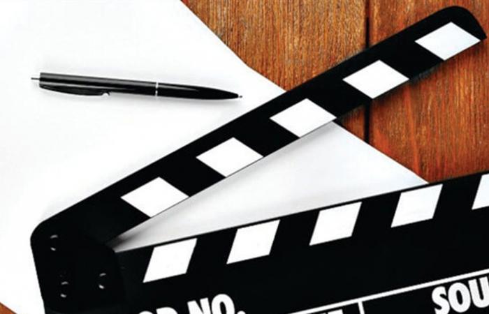 ممثل يُثير الجدل... رقص وغنّى على الرغم من مرور أيّام على وفاة والدته (فيديو)