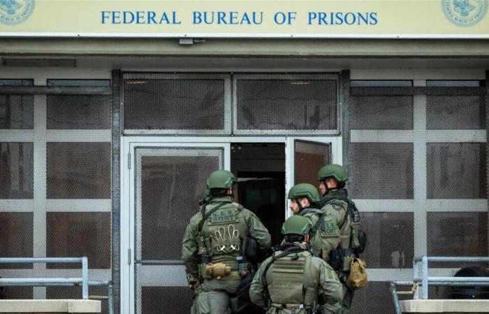 احتجز فيه شخصيات بارزة.. إيداع مادورو وزوجته في "سجن الرعب"!