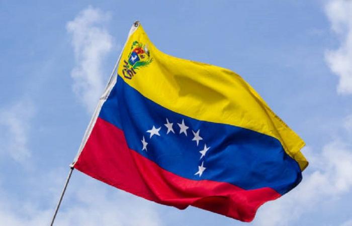 بسبب مسيّرة.. إطلاق نار قرب القصر الرئاسي في كاراكاس (فيديو)