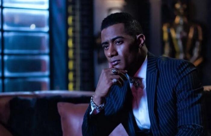 صعدت إلى المسرح... شاهدوا ما فعلته مُعجبة بالفنان محمد رمضان أمام الجمهور!