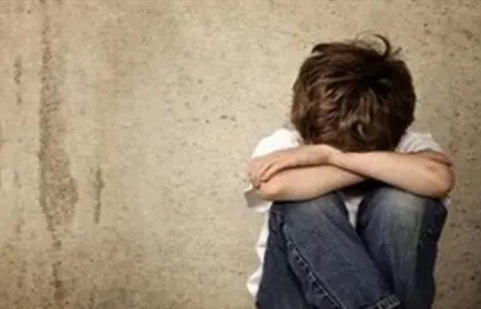 أثناء غياب الأب بالخارج.. زوجة أب تعذب طفلتيه في مصر