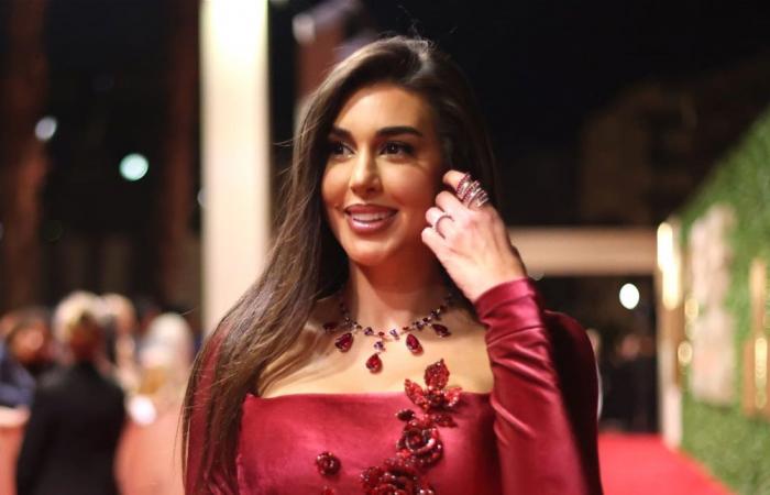 إطلالة عفوية لياسمين صبري داخل السيارة تشعل تفاعل المتابعين