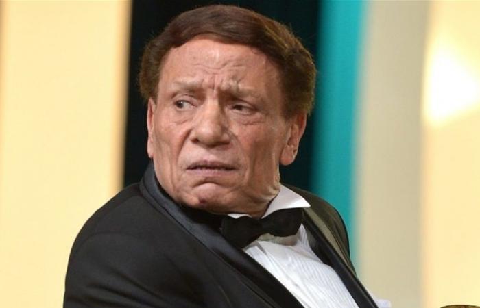 غادر المسرح.. تفاصيل شجار عادل إمام وابنه رامي (فيديو)