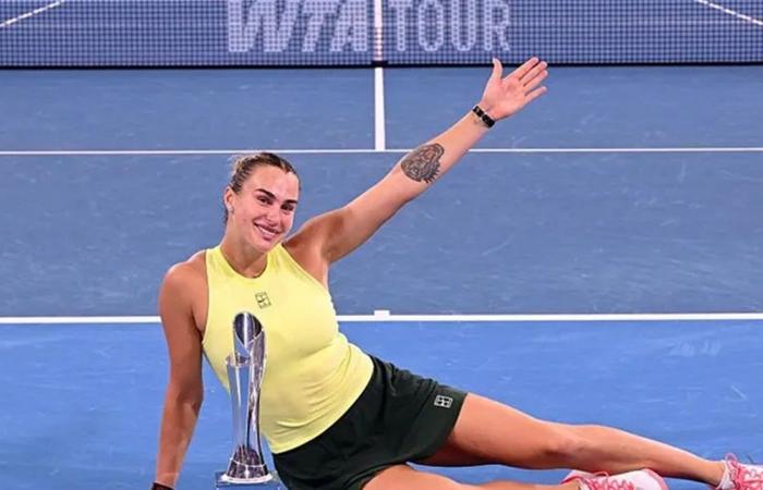 سابالينكا تتوّج بلقب بريسبان الدولي بعد الفوز على كوستيوك