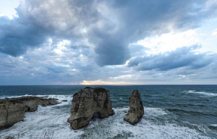 بالفيديوهات: رياح قوية تضرب لبنان وتُسقط ألواح طاقة شمسية من الأسطح!
