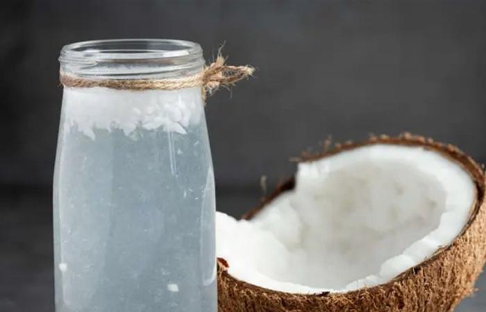 أيهما أفضل لإشراق البشرة ماء الأرز أم ماء جوز الهند؟