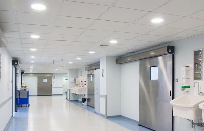 فئران تسرح وتمرح بالقرب من أسرة المرضى.. فضيحة داخل أحد المستشفيات (فيديو)