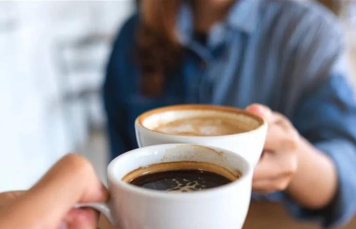 هل يؤثر الكافيين على التهاب الأمعاء والقولون؟