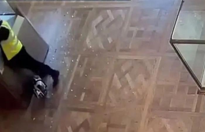 مشاهد تكشف للمرة الاولى.. الكشف عن مشاهد لعملية سرقة المجوهرات من متحف اللوفر