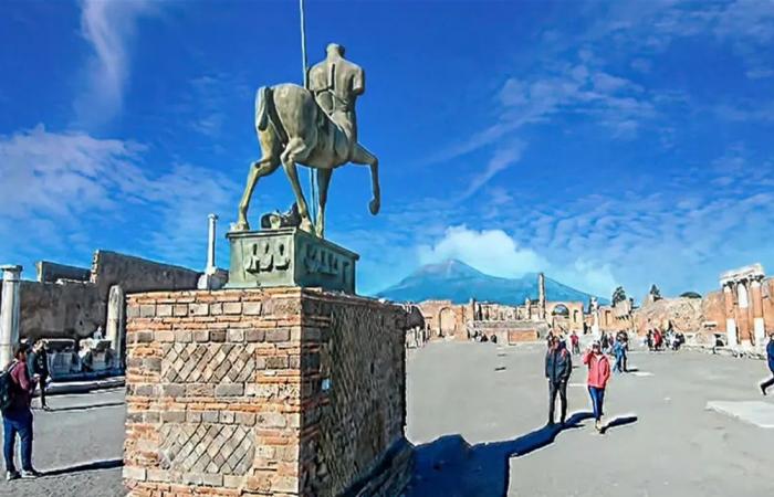 الحمامات الأولى في بومبي… نظافة شبه معدومة