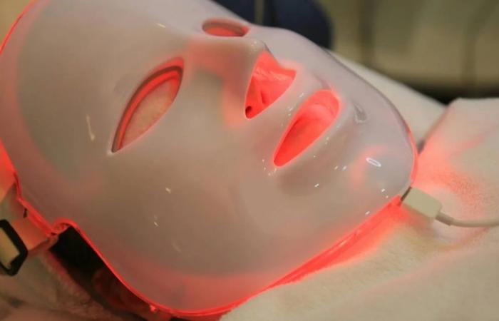 تقنية بلا جراحة ولا ألم.. ما سر العلاج بالضوء الأحمر؟