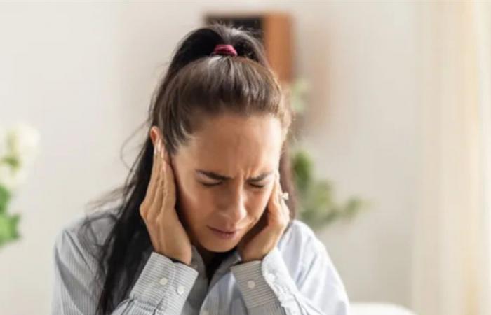 انقطاع الطمث قد يسبب حكة الأذنين…إليك الأسباب والعلاجات