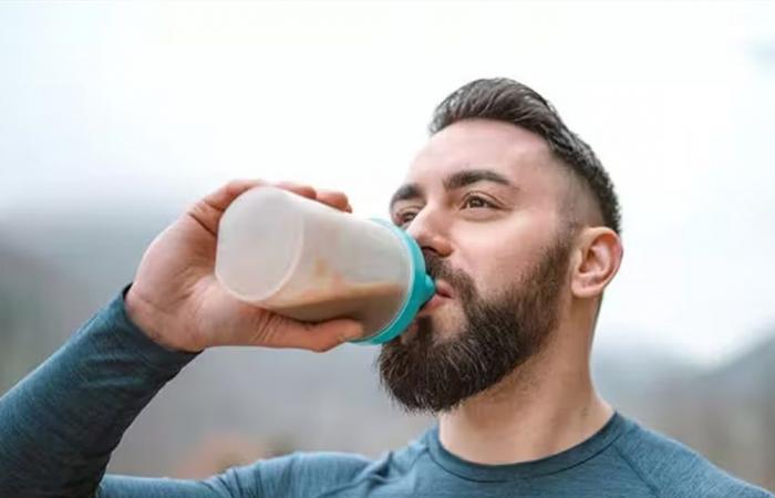 مخفوق البروتين.. هل هو "خديعة" سعرات أم مفتاح الرشاقة؟ إليكم رأي الخبراء