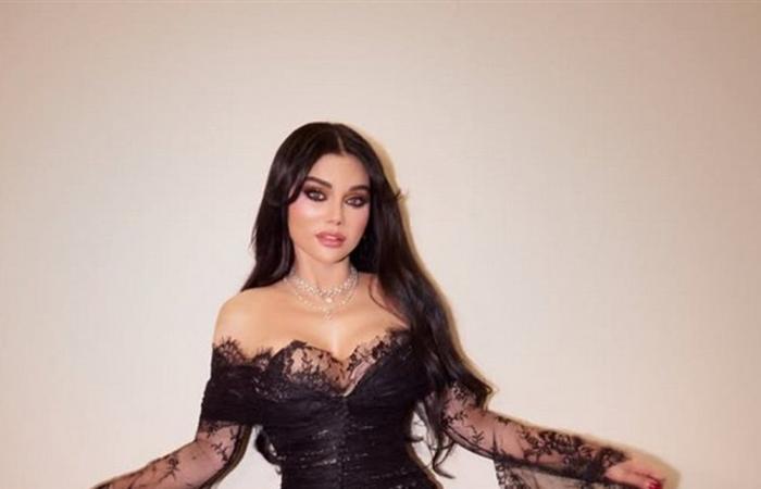 بدت كالأميرات.. هيفا وهبي تسرق الأضواء في أسبوع الموضة باريس وفيديو لها يُشعل المواقع