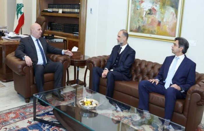 رسامني يطلع عون على التحضيرات لتشغيل مطار القليعات