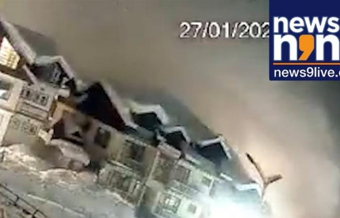 ابتلع المركبات وحطم الأحياء.. فيديو مُخيف لانهيار جليدي في هذه الدولة