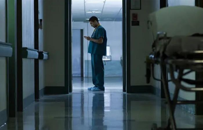 بدت متعبة جدّاً... فنانة لبنانيّة في المستشفى (صورة)