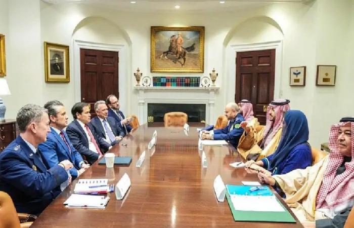 وزير الدفاع السعودي يبحث السلام مع مسؤولين أميركيين