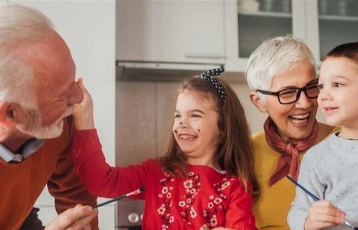 رعاية الأحفاد قد تكون طريقاً للاكتئاب.. اليكم ما كشفته آخر الدراسات