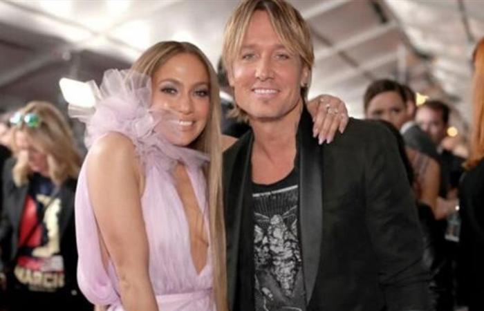 هل يجمع الحبّ والموسيقى جنيفر لوبيز وكيث أوربان من جديد؟