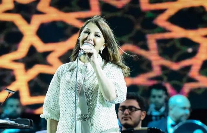 لفت العلم المصري حول جسدها.. ماجدة الرومي توّجه رسالة إلى السيسي (فيديو)