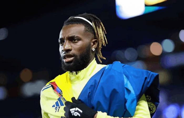 بعد تعرّض أبنائه للعنصرية.. لاعب فرنسي ترك فريقه