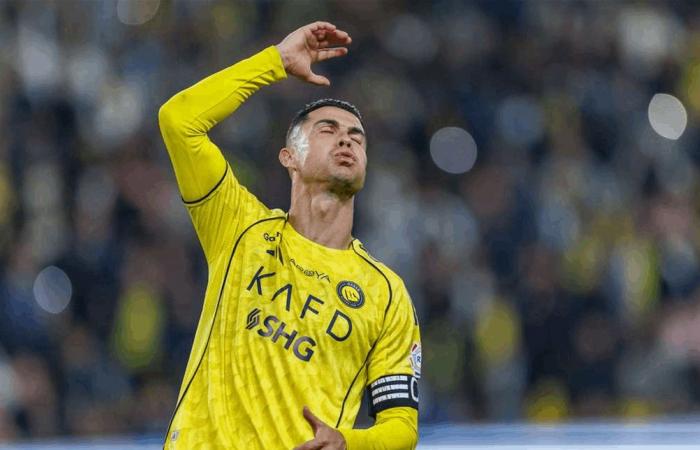 يشعر بالاستياء.. إليكم قيمة الشرط الجزائي في عقد كريستيانو رونالدو