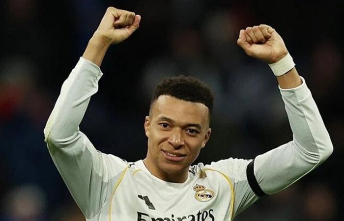 مبابي يكتسح فينيسيوس ويتربع على عرش الأفضل