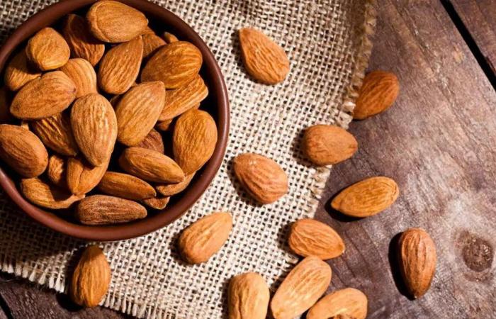 كنز في منزلك.. هكذا يعيد "اللوز" بناء أعصابك ويحمي قلبك من الشيخوخة