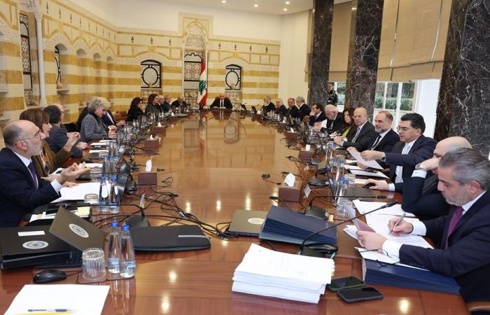 تقرير الجيش ورواتب القطاع العام على طاولة الحكومة الاثنين