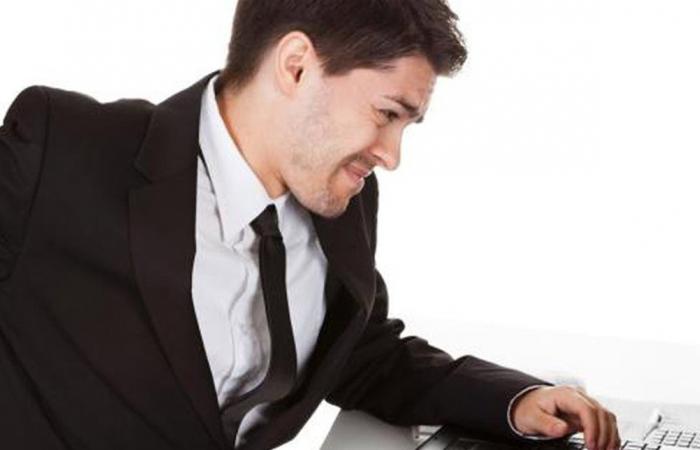 الجلوس الطويل وأضراره على العمود الفقري