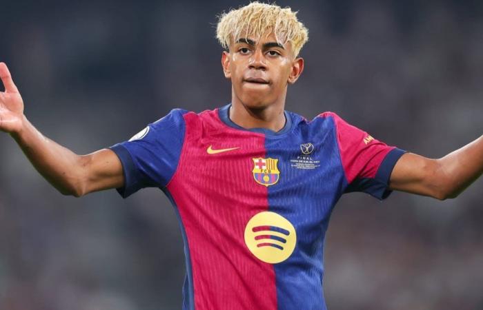 احتفالًا بشهر رمضان.. لامين يامال يظهر بالجلباب المغربي (صورة)