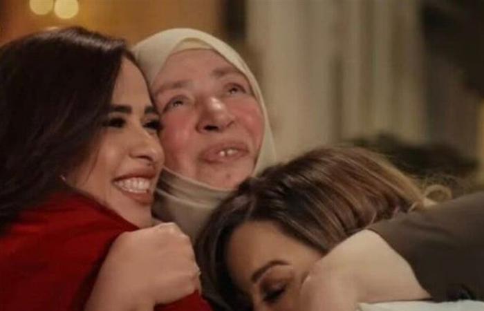 ظهرت بمشهد واحد فقط ولثوان معدودات.. عبلة كامل تعود الى التمثيل وتتصدر التريند