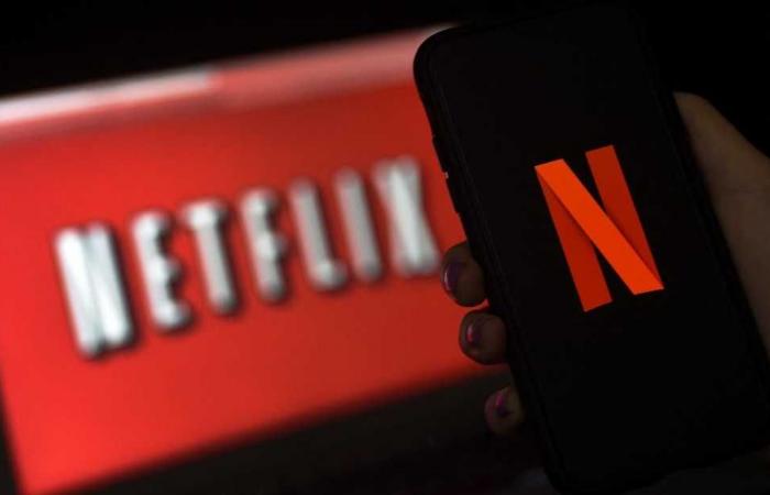 ترامب يطالب “نتفليكس” بطرد مستشارة أوباما وبايدن