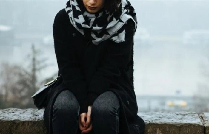 لماذا يفقد دماغنا "السعادة" مع غياب الشمس؟ دراسة تكشف