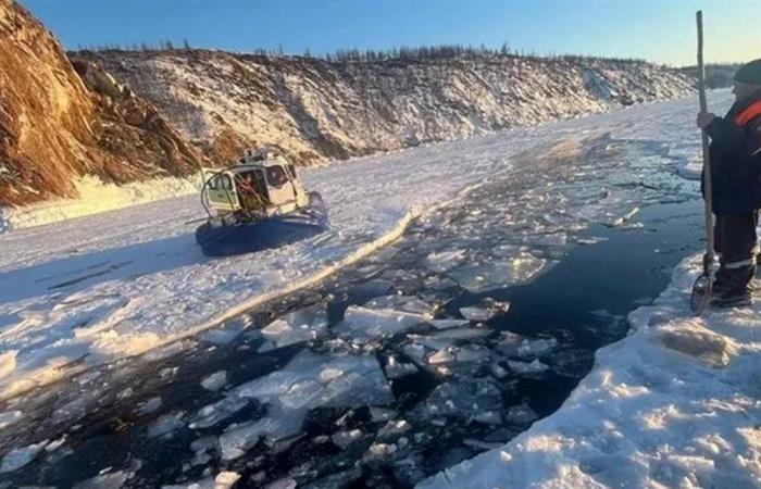 حافلة سياحية تسقط في الجليد ومصرع 8 اشخاص